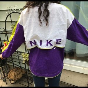 NIKE VINTAGE STYLE WINDBREAKER